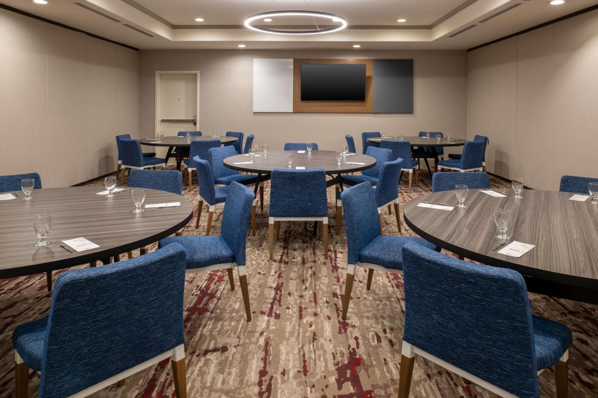 Hilton Garden Hotel 3*